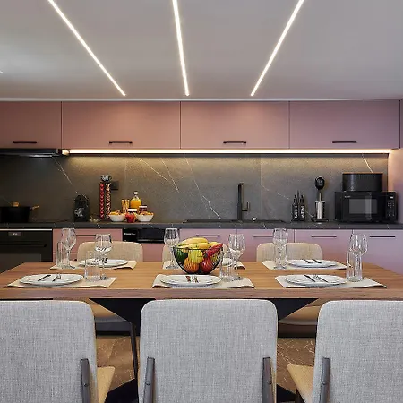 Cosmopolitan Luxury By Smaris Collection Apartment